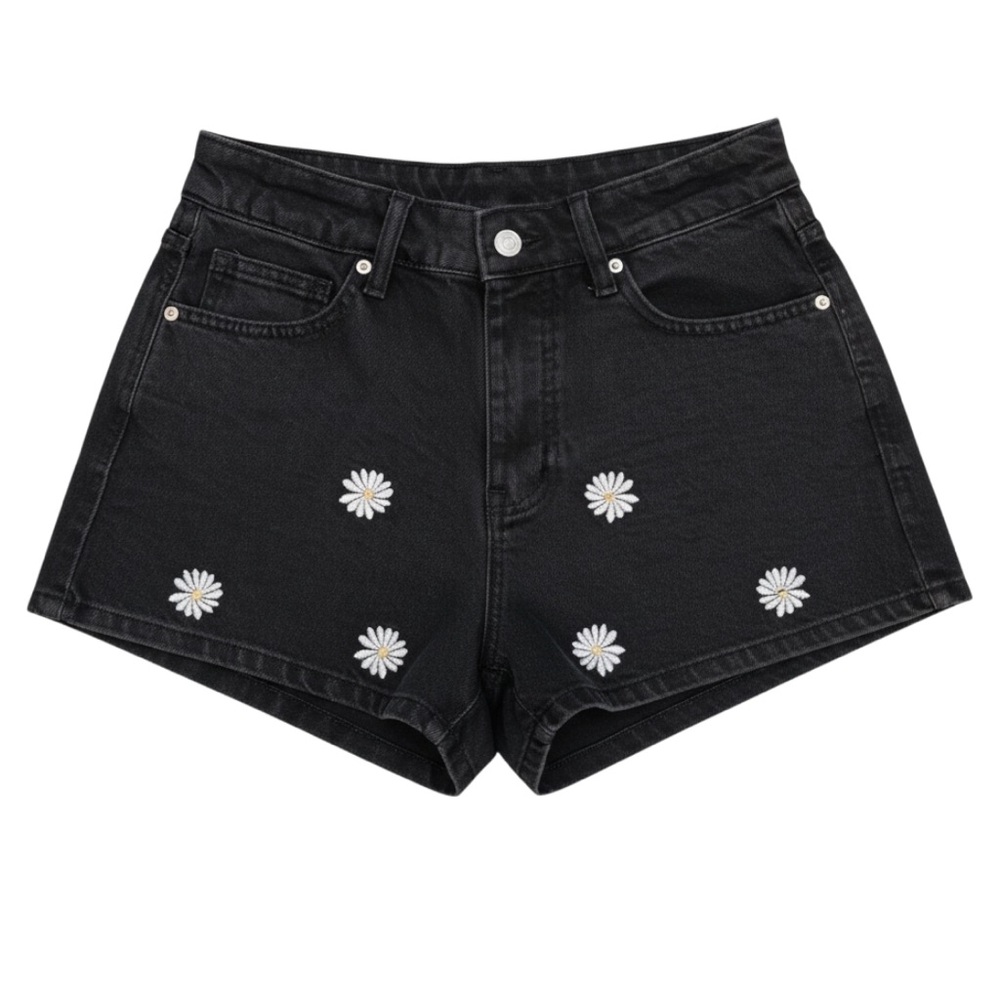 Forever 21 Black Daisy Embroidered Denim Shorts